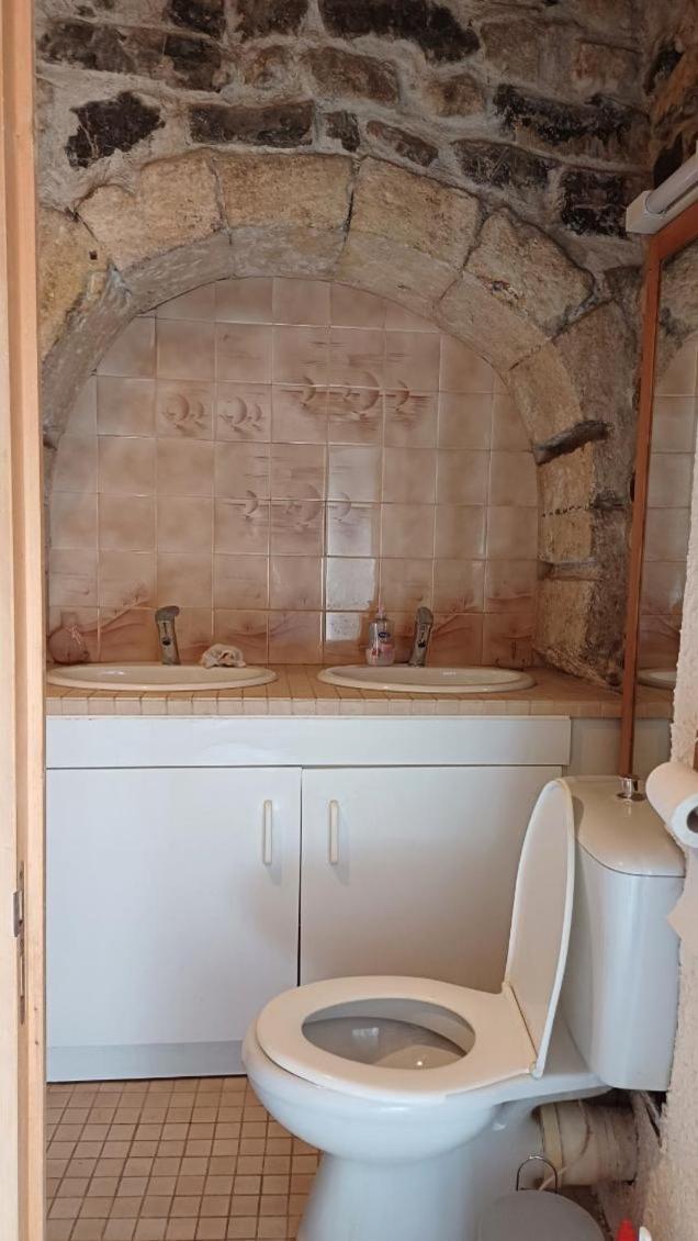 Appartement Chaleureux Dans Une Maison En Pierre Mireval Bagian luar foto